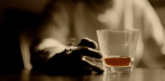 El alcoholismo es más mortal que el tabaquismo