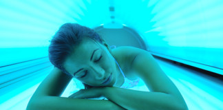 Las camas de bronceado propiciarían cánceres comunes de piel