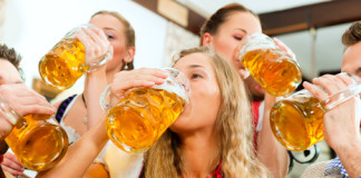 El “precopeo” tiende a duplicar el consumo de alcohol