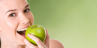 Consumir frutas antes de las comidas no controla el apetito, según estudio