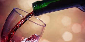 Una copa de alcohol antes de dormir no mejora la calidad del sueño