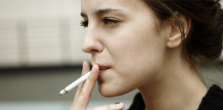 Más de un tercio de las personas con problemas psiquiátricos en EU fuman