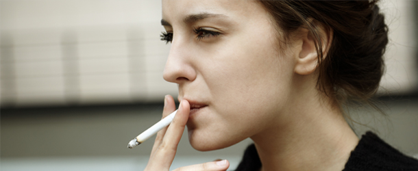 Más de un tercio de las personas con problemas psiquiátricos en EU fuman
