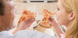 No es recomendable comer con distractores