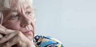 Soledad y aislamiento en personas mayores resulta perjudicial