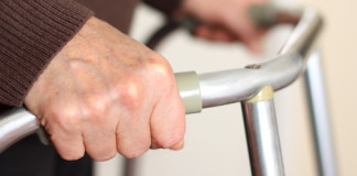 La falta de vitamina D podría acelerar la discapacidad al envejecer