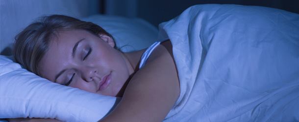 Dormir en la oscuridad mejora el tratamiento del cáncer de mama