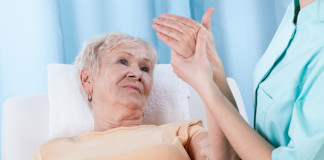 ¿Qué causa la osteoporosis?