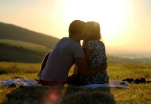 Los besos proporcionan beneficios al organismo