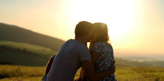 Los besos proporcionan beneficios al organismo