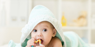 ¿Qué hacer cuando le salen los dientes a tu bebé?