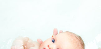 Cuidados al bañar a tu bebé