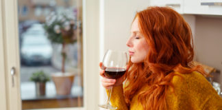 Los beneficios de tomar vino