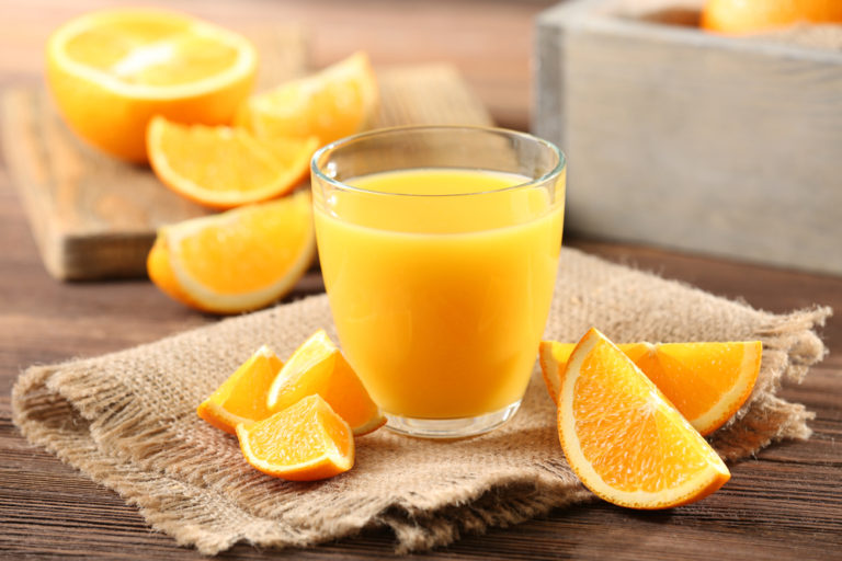 Qué ventajas tiene beber un zumo de naranja todos los días