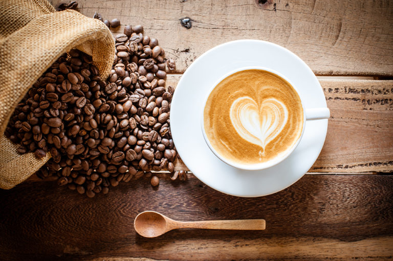 Las investigaciones han descubierto que beber café puede ayudar a vivir más