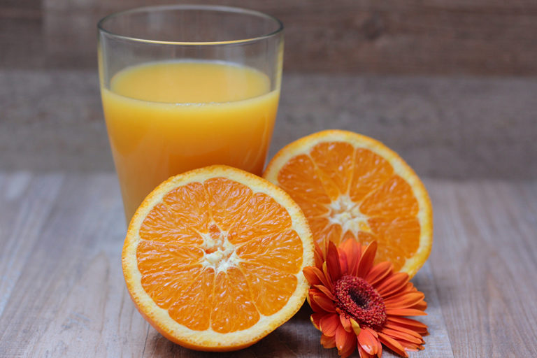 Jugo de naranja, más dañino y letal que un refresco