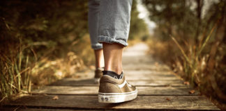 Caminar vuelve el cerebro más creativo y cura tus penas