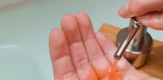 ¿Por qué el jabón es tan eficiente contra el coronavirus?